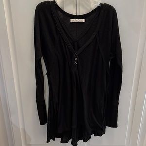 We The Free Black Citrine High Low Waffle Knit Henley Tunic Top Size Small